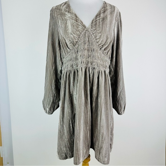 GAP Velvet Smocked Dress Size Large Petite - Picture 2 of 14